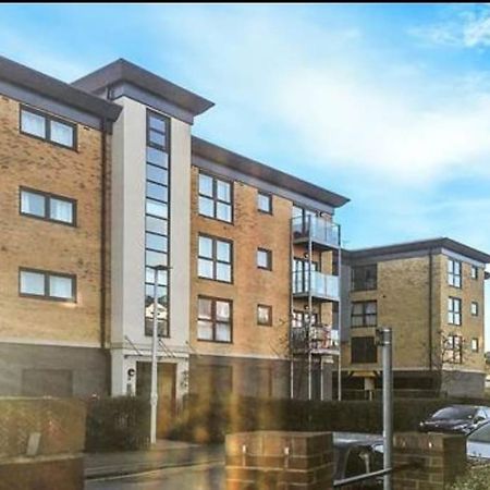 Stylish Station Apartment In Rochester With Free Parking Wainscot Экстерьер фото